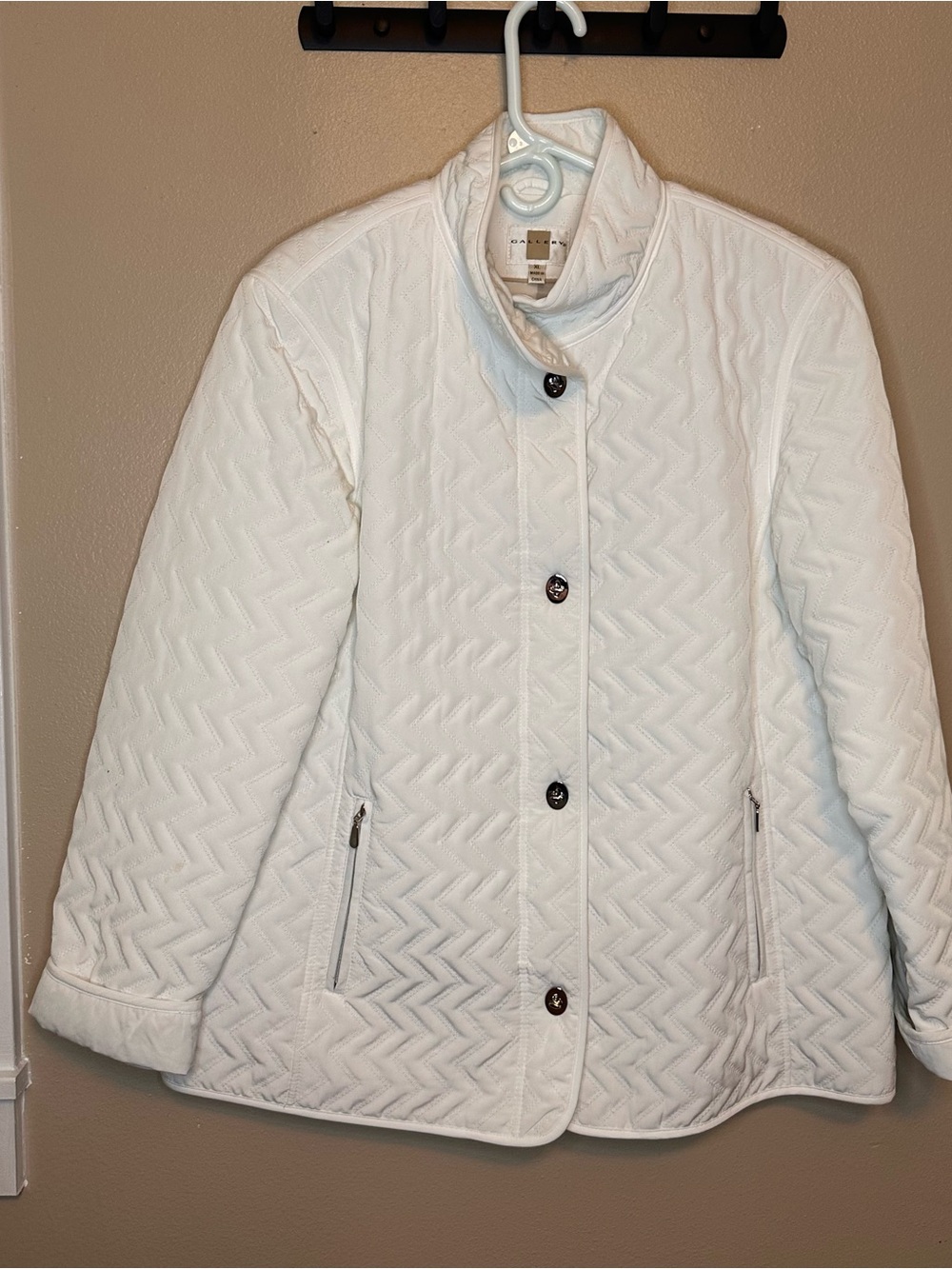 Gallery White Quilted Stand-Collar Puffer Jacket